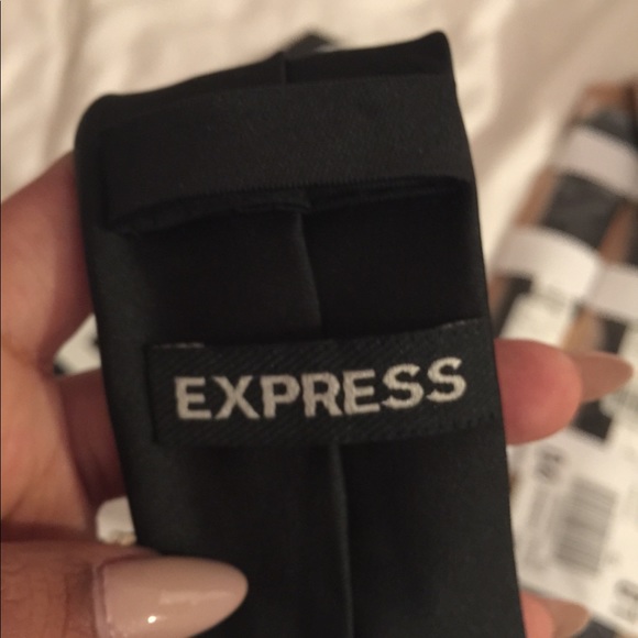 EXPRESS black 💯% silk tie NEW - Picture 4 of 5